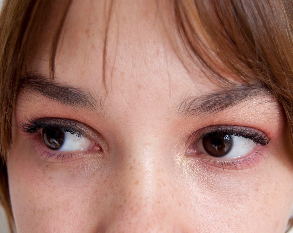 Instrucciones para usar el rubor como&nbsp;sombra