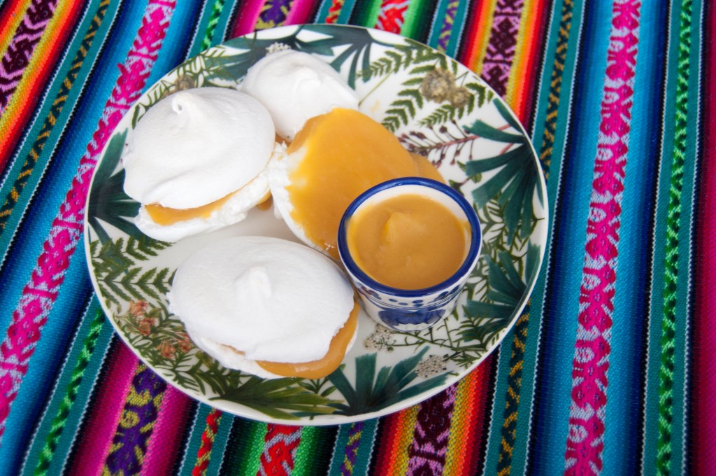 Especial de Amor & Amistad: Merengues con salsa de&nbsp;limón