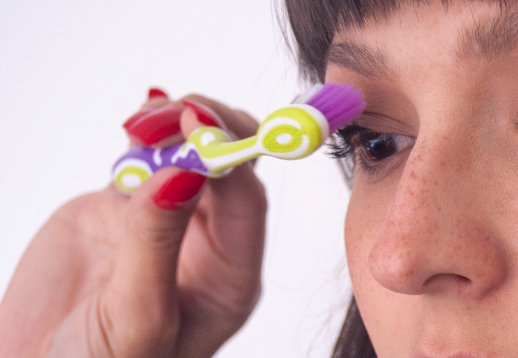 Cuatro usos diferentes para un cepillo de&nbsp;dientes