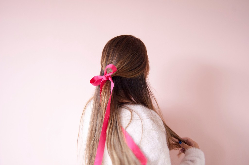 Cinco peinados que puedes hacer con una&nbsp;cinta