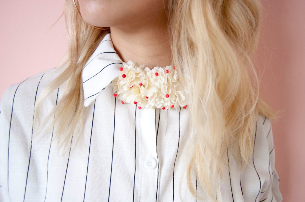 Un cuello de flores para darle vida a tus&nbsp;camisas