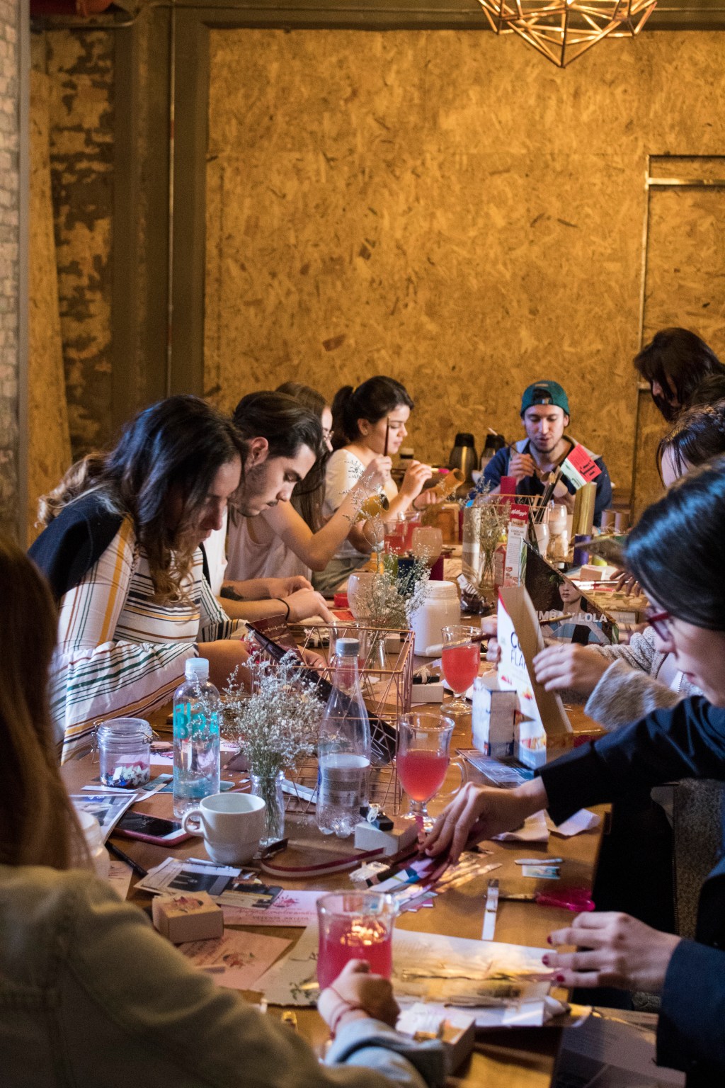 ¡Nuestro primer taller! Una tarde de DIY, papel reusado, comida, bebidas y risas en&nbsp;Selina